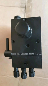 Cab Lift Oil Pump / Cab Tilt Pump 5005010-C6100